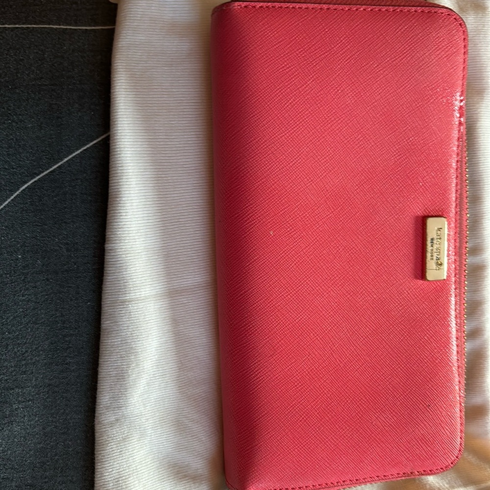 Kate Spade zipper wallet